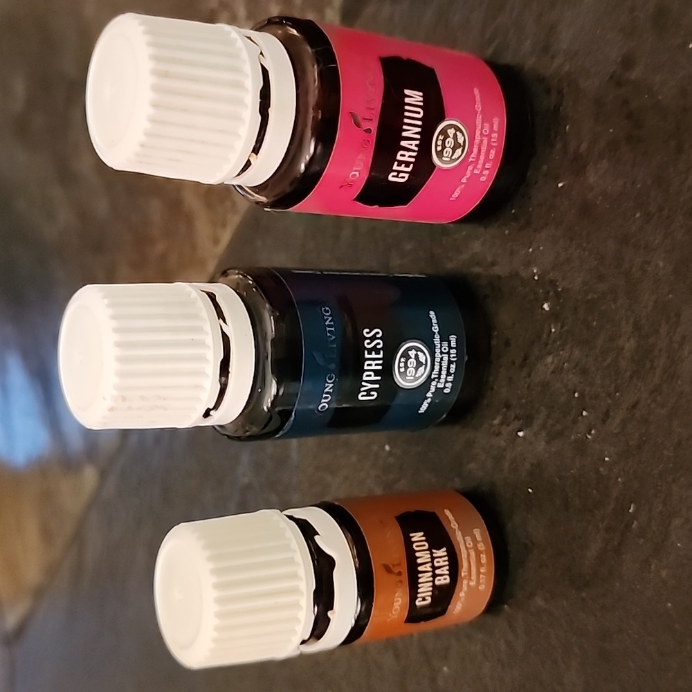 Young Living bundle of esstional oils.